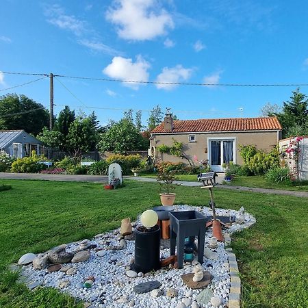 Brigitte Et Franck Bed and Breakfast Triaize Eksteriør billede